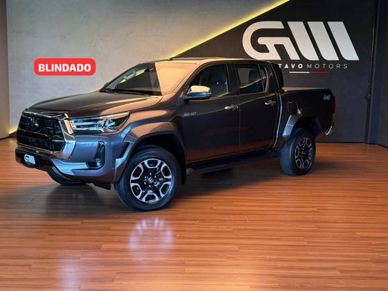 TOYOTA HILUX 2.8 D-4D TURBO DIESEL CD SRX PLUS 4X4 AUTOMÁTICO